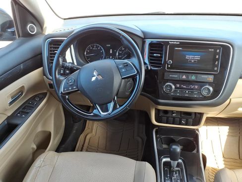 Used 2017 Mitsubishi Outlander SE AWD/4WD image 14