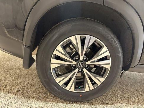 Used 2023 Nissan Rogue SV image 32