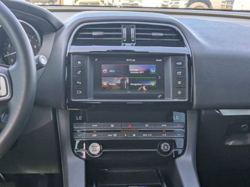 Used 2018 Jaguar F-PACE Premium image 16