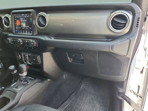 Used 2019 Jeep Wrangler Unlimited Sahara image 19