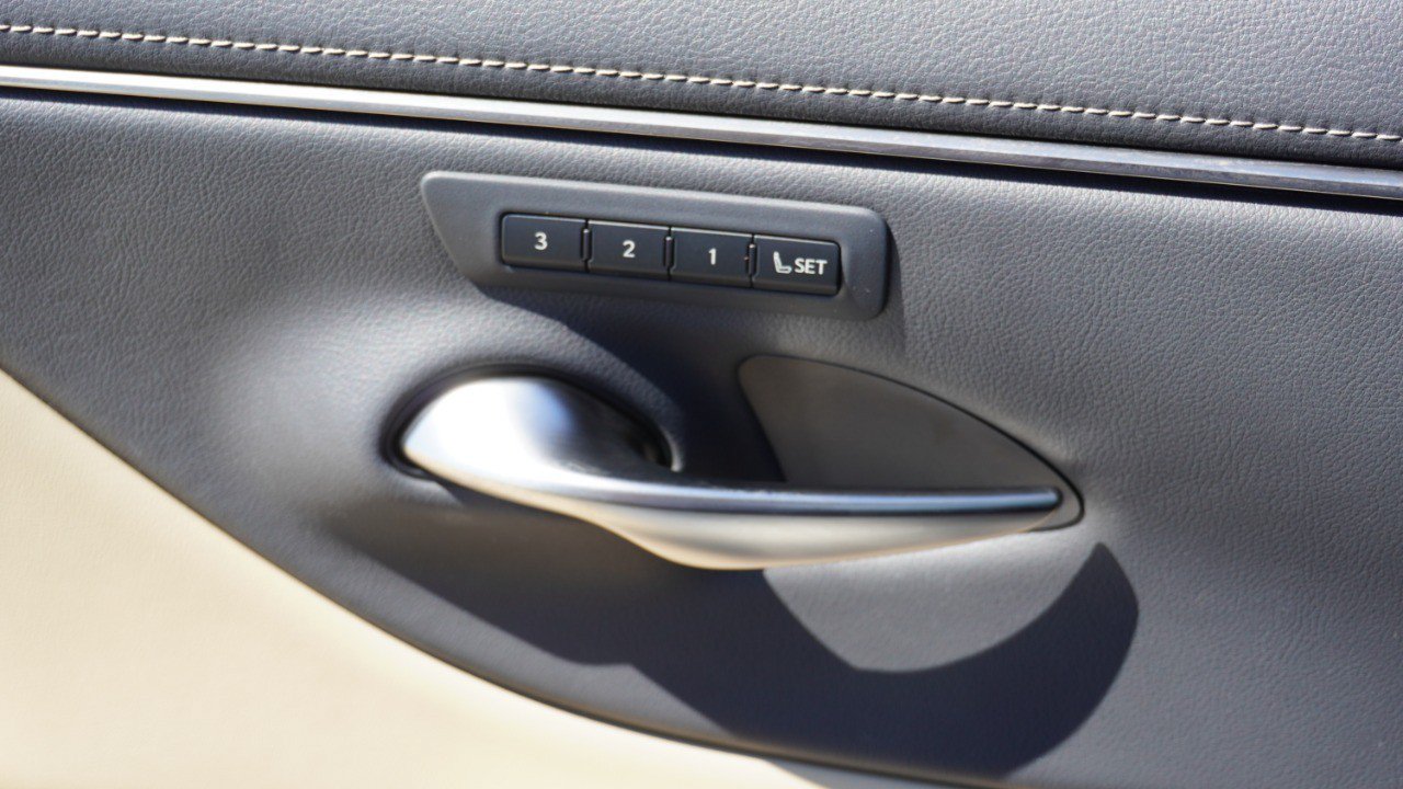 Used 2019 Lexus ES 350 w/ Premium Package FWD image 22