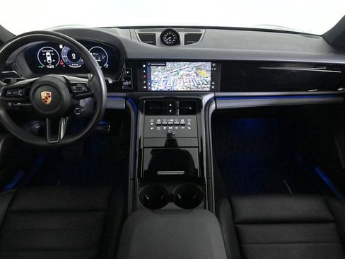 Certified 2025 Porsche Panamera 4 image 11