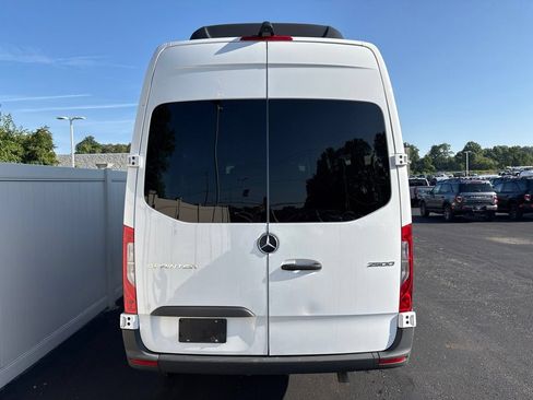 Used 2025 Mercedes-Benz Sprinter 2500 image 4