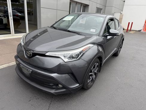 Used 2018 Toyota C-HR XLE FWD image 1