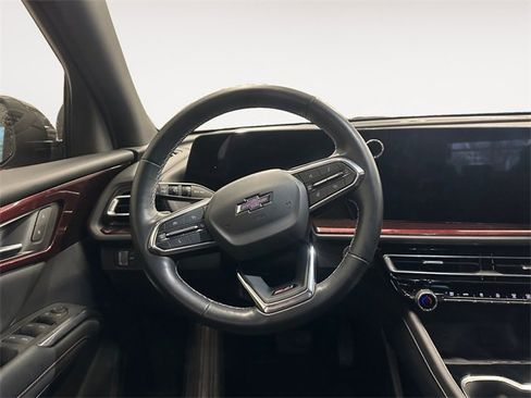 Used 2024 Chevrolet Traverse Z71 image 12