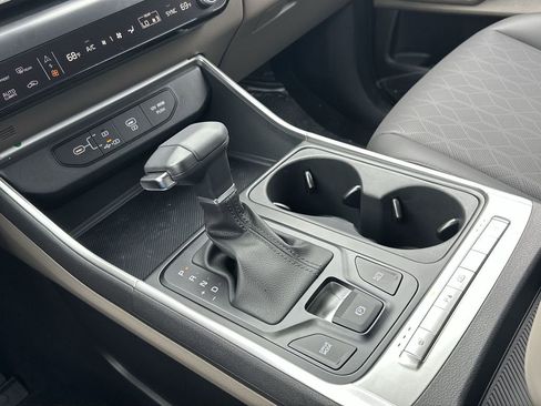 New 2025 Kia Carnival FWD image 23