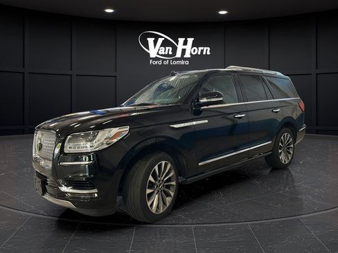 Used 2018 Lincoln Navigator Select AWD/4WD image 3