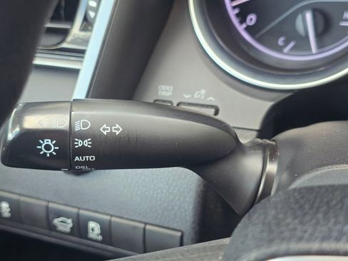 Used 2019 Toyota Camry LE FWD image 34