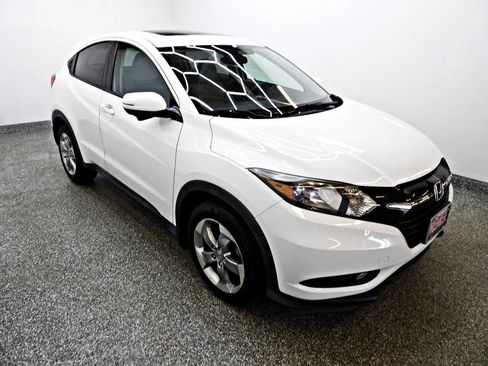Used 2017 Honda HR-V EX image 3