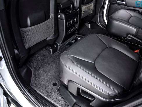 Used 2025 Land Rover Defender 130 X-Dynamic SE image 20