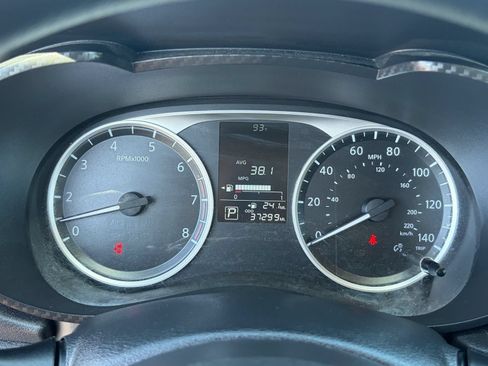 Used 2025 Nissan Versa S w/ Trunk Package FWD image 17