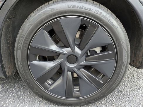 Used 2024 Tesla Model Y Long Range image 12