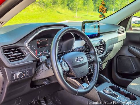 Used 2022 Ford Escape SE w/ Convenience Package FWD image 9