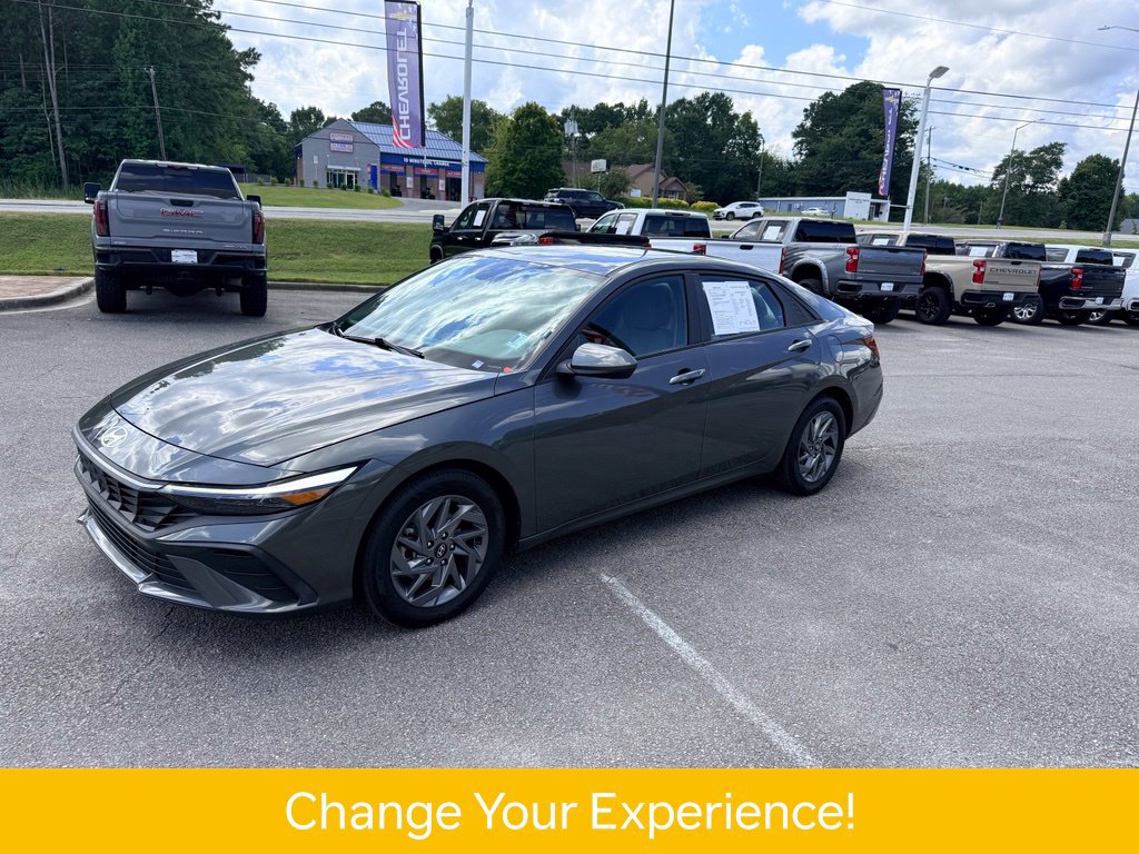 Used 2024 Hyundai Elantra SEL FWD image 2