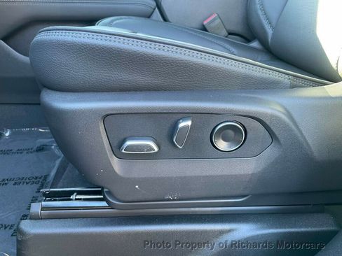 Used 2026 GMC Yukon Denali w/ Sun & Power Step Package image 12