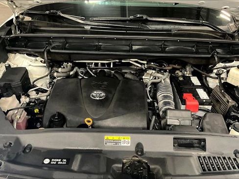 Used 2021 Toyota Highlander XLE AWD/4WD image 32