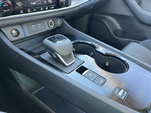 Certified 2025 Nissan Rogue SV image 38