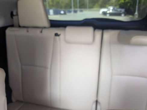 Used 2022 Toyota Highlander XLE FWD image 28