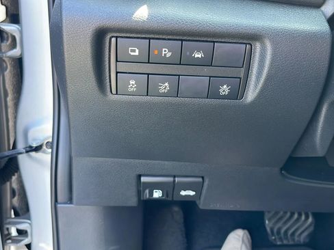 Used 2020 Nissan Versa S FWD image 19