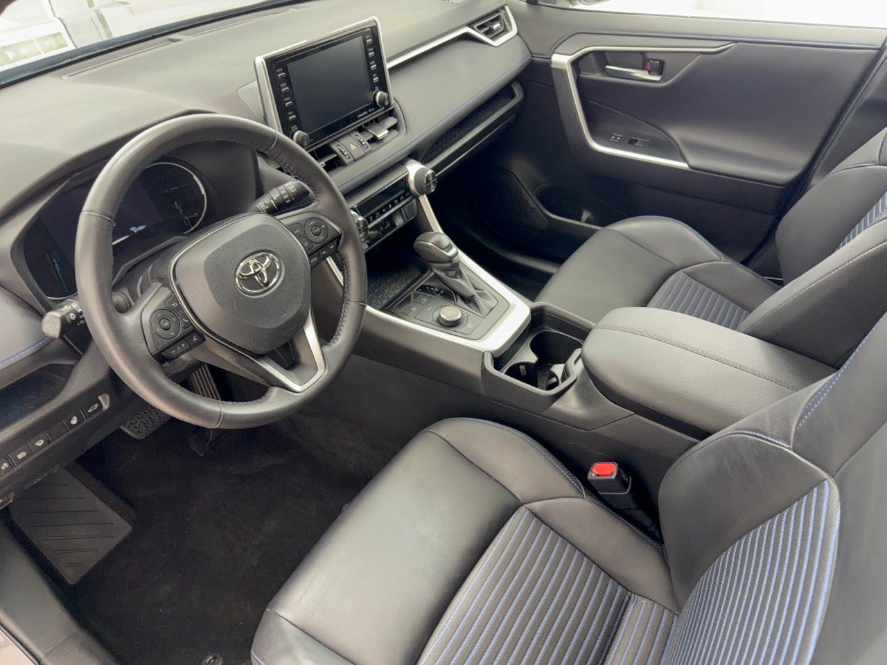 Used 2021 Toyota RAV4 XSE w/ XSE Grade Weather Package AWD/4WD image 4