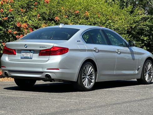 Used 2018 BMW 530e RWD image 3
