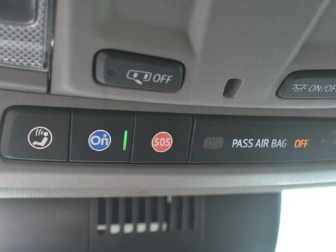 Used 2024 Chevrolet Silverado 2500 LT AWD/4WD image 31