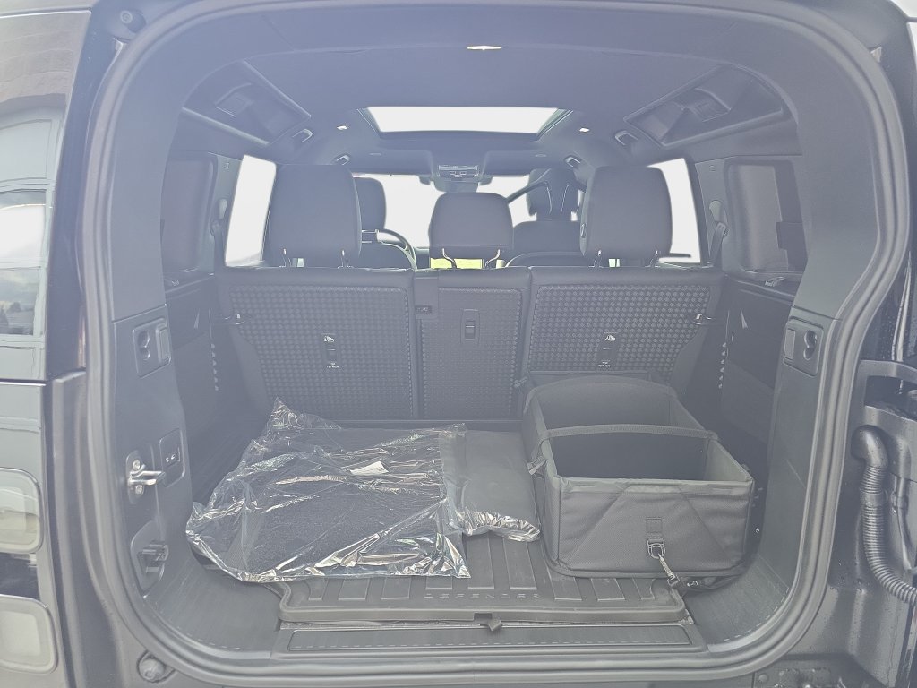 New 2026 Land Rover Defender 110 X-Dynamic SE AWD/4WD image 10