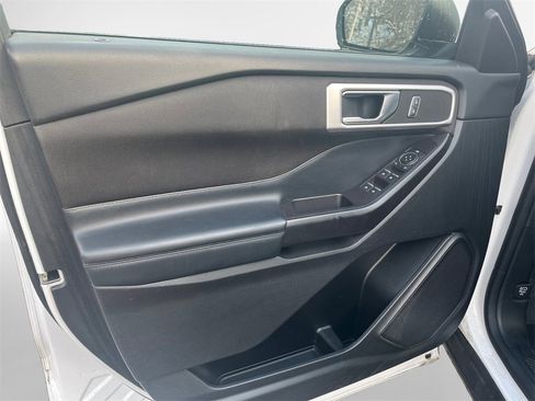 Used 2020 Ford Explorer XLT image 14