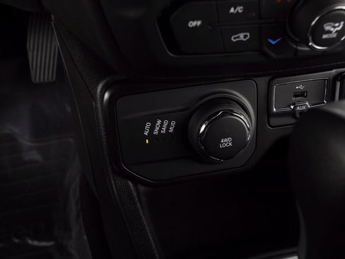 Certified 2023 Jeep Renegade Latitude image 29