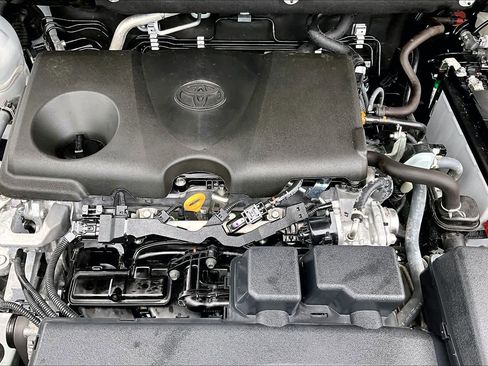 Used 2025 Toyota RAV4 XLE FWD image 33