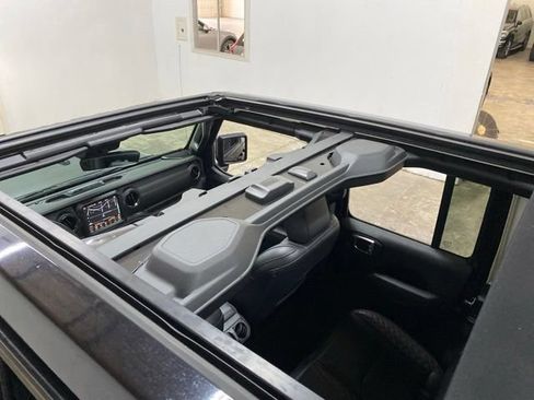 Used 2022 Jeep Wrangler Unlimited Sahara AWD/4WD image 25