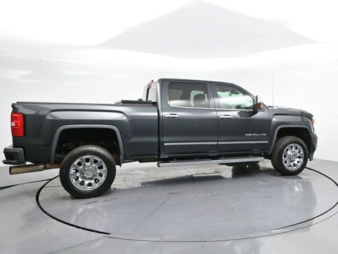 Used 2017 GMC Sierra 2500 Denali w/ Duramax Plus Package AWD/4WD image 8