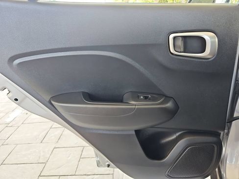Used 2025 Hyundai Venue SEL FWD image 29