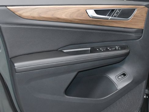 New 2026 Volkswagen Atlas SE image 3