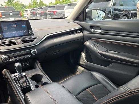 Used 2022 Nissan Altima 2.5 SR FWD image 11