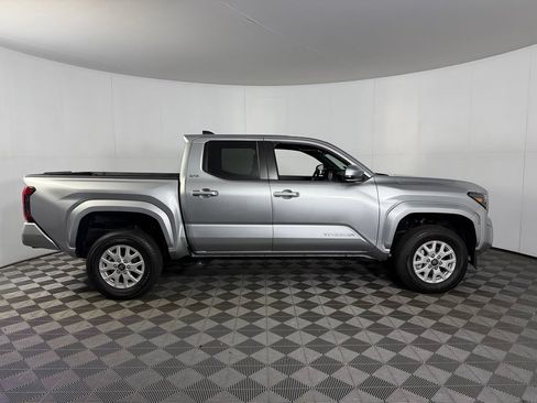 Used 2025 Toyota Tacoma SR5 AWD/4WD image 6
