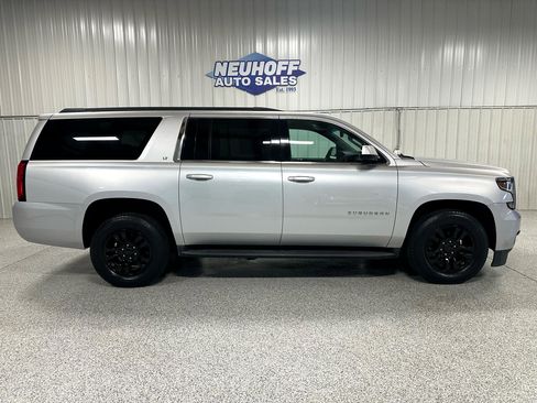 Used 2018 Chevrolet Suburban LT image 1