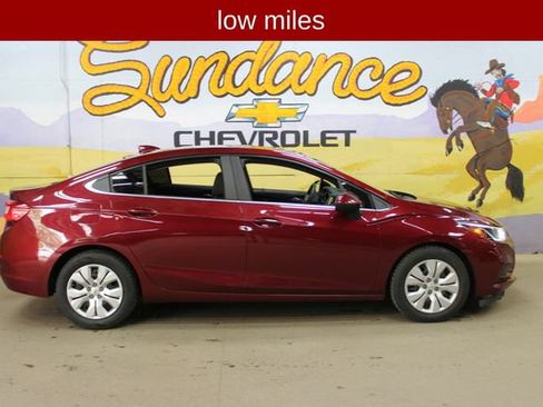 Used 2016 Chevrolet Cruze LT FWD image 1