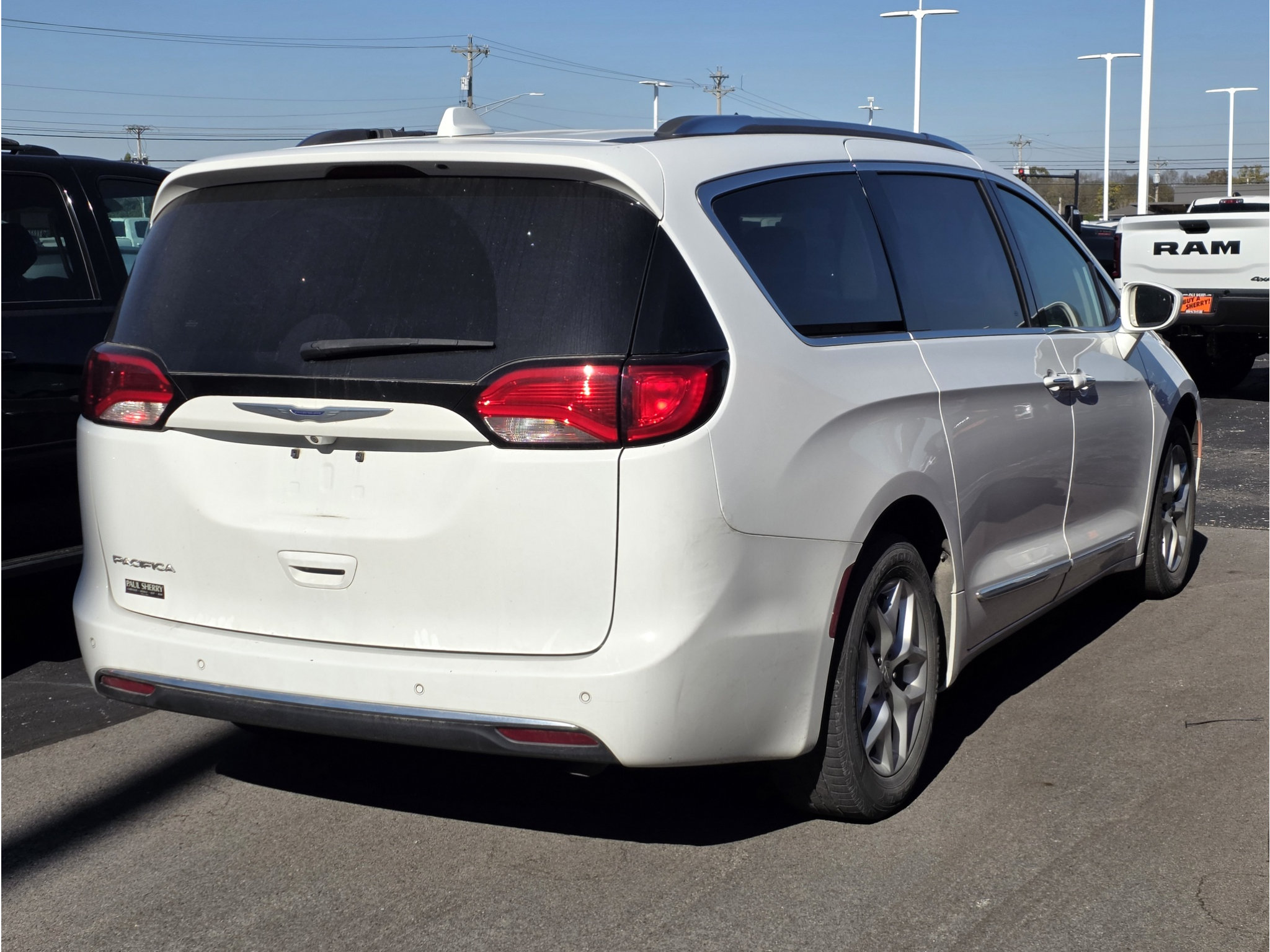Used 2020 Chrysler Pacifica Touring-L Plus w/ Tire & Wheel Group FWD image 3