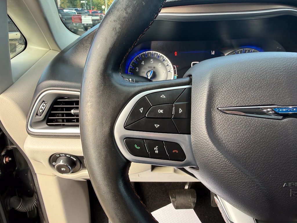 Used 2019 Chrysler Pacifica Touring-L Plus w/ Advanced Safetytec Group FWD image 30