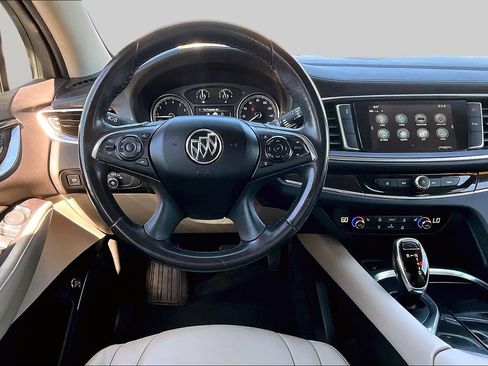 Used 2019 Buick Enclave Essence image 2