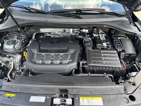 Used 2023 Volkswagen Tiguan SE AWD/4WD image 9