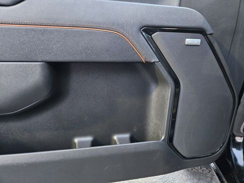 Used 2025 GMC Sierra 2500 AT4 image 17