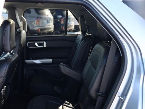 Used 2022 Ford Explorer XLT w/ Equipment Group 202A image 18