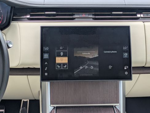 Used 2025 Land Rover Range Rover SE AWD/4WD image 18