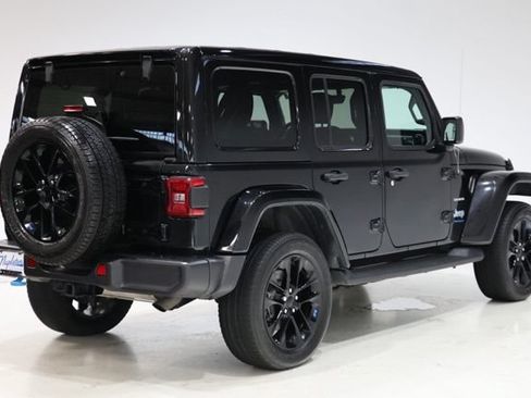 Used 2023 Jeep Wrangler Unlimited Sahara w/ Cold Weather Group AWD/4WD image 7