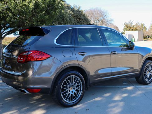 Used 2014 Porsche Cayenne image 6