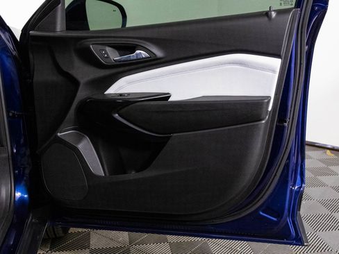 Used 2024 Chevrolet Trax LT w/ Driver Confidence Package image 39