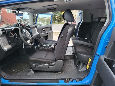 Used 2008 Toyota FJ Cruiser Base 4x4 4dr SUV 5A image 7