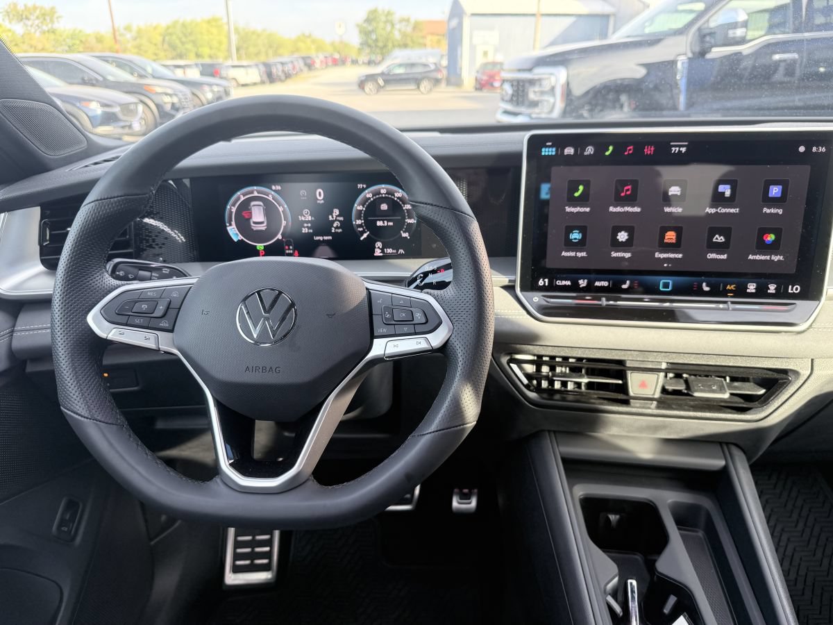 Used 2026 Volkswagen Tiguan SE R-Line AWD/4WD image 11